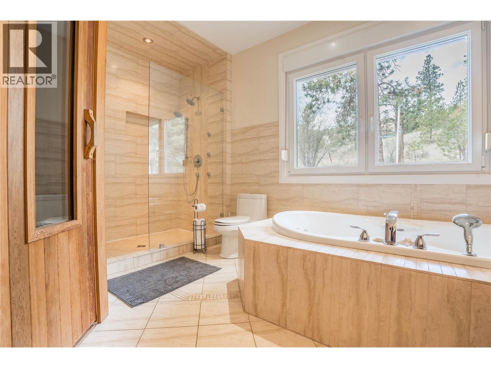 6220 Simpson Road, Summerland