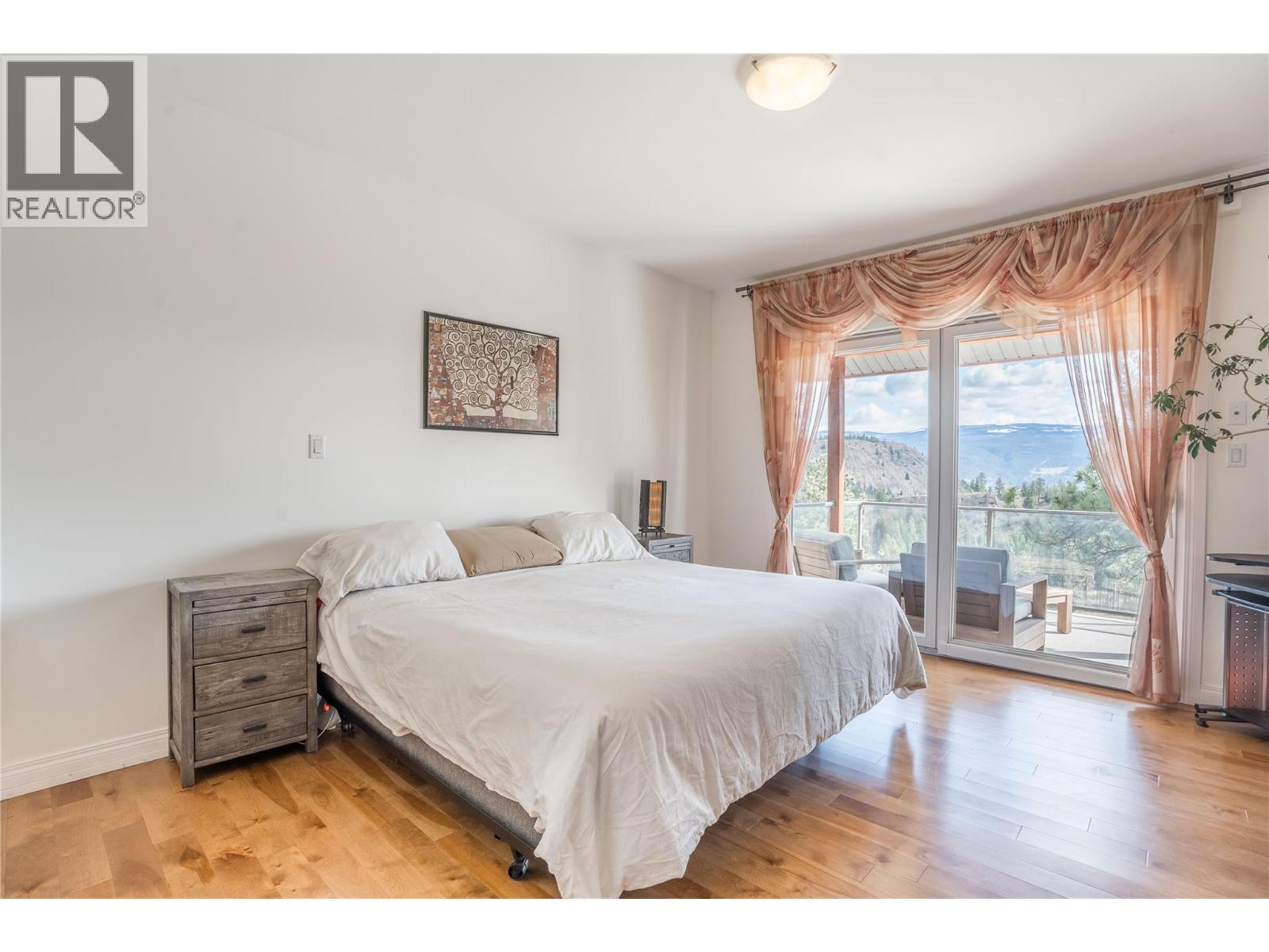 6220 Simpson Road, Summerland