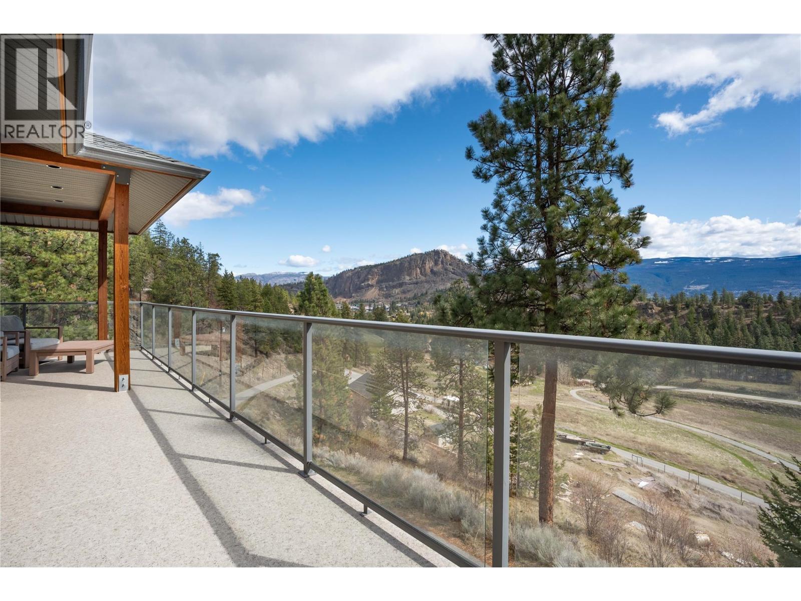6220 Simpson Road, Summerland