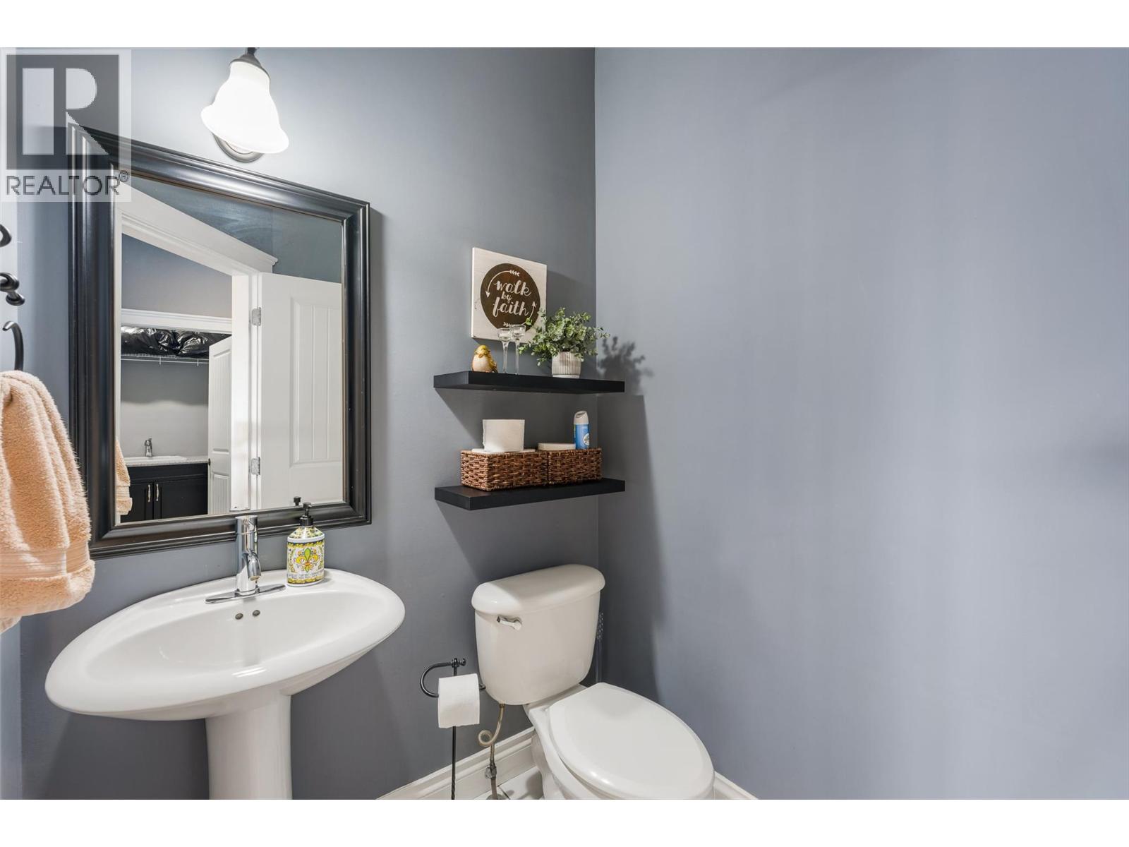 1090 Hume Avenue, Kelowna