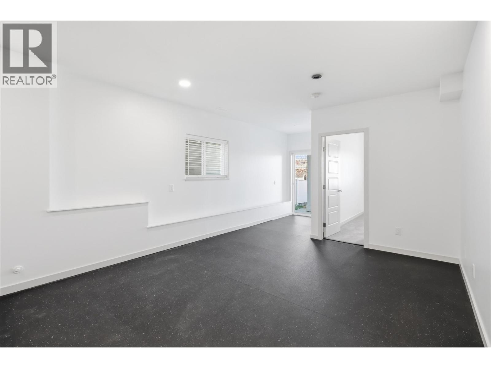 #18 1250 ABERDEEN Drive - 32