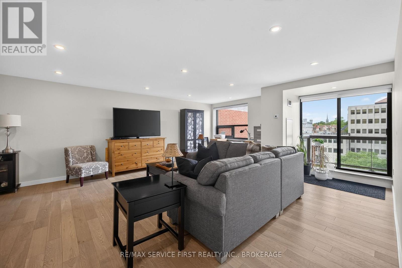 #509 165 ONTARIO STREET - 12