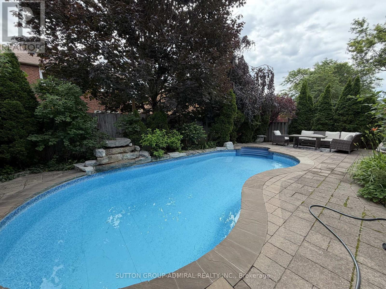25 GRENADIER CRESCENT - 50