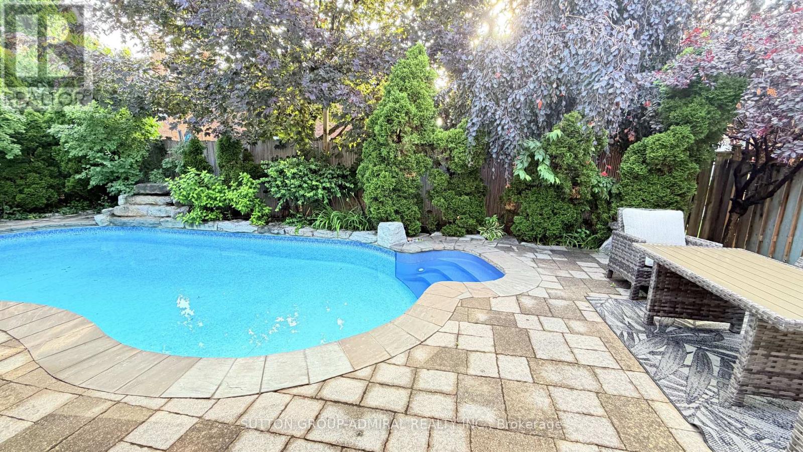 25 GRENADIER CRESCENT - 46