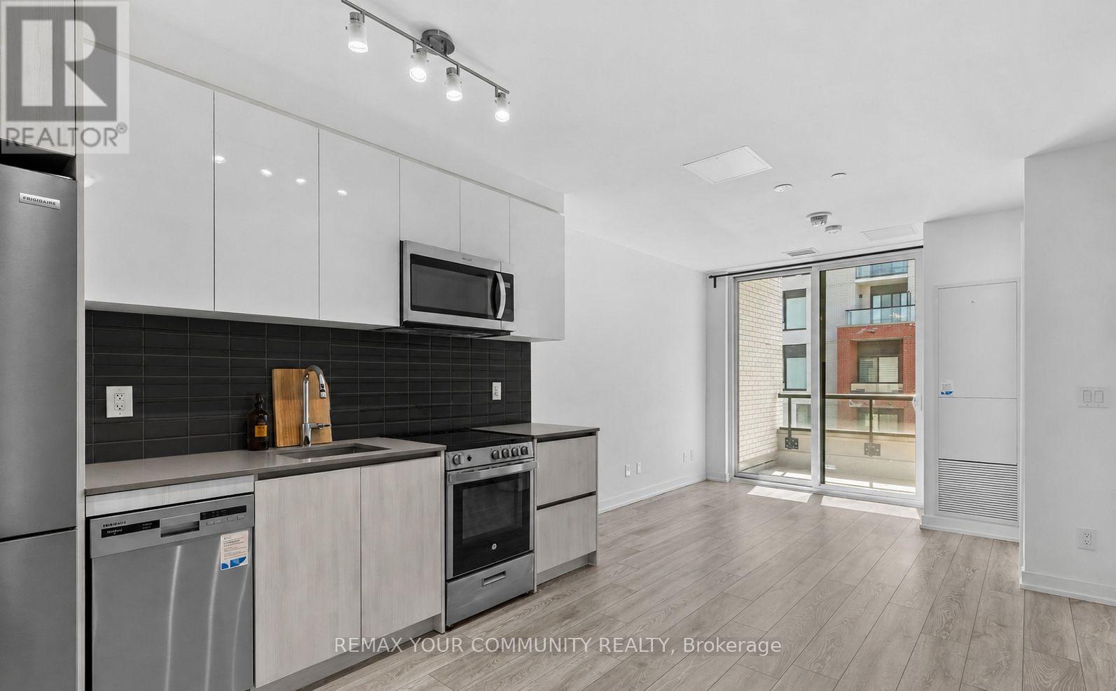 #504 3100 KEELE STREET - 9