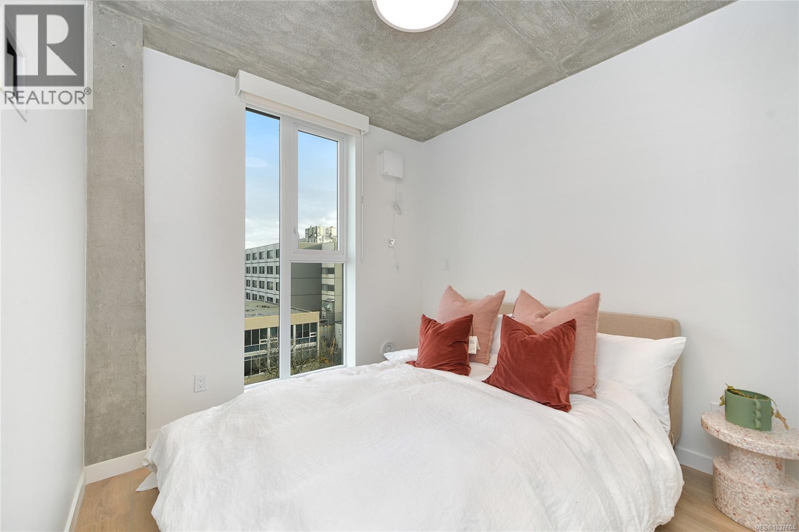 #705 1097 View St - 44