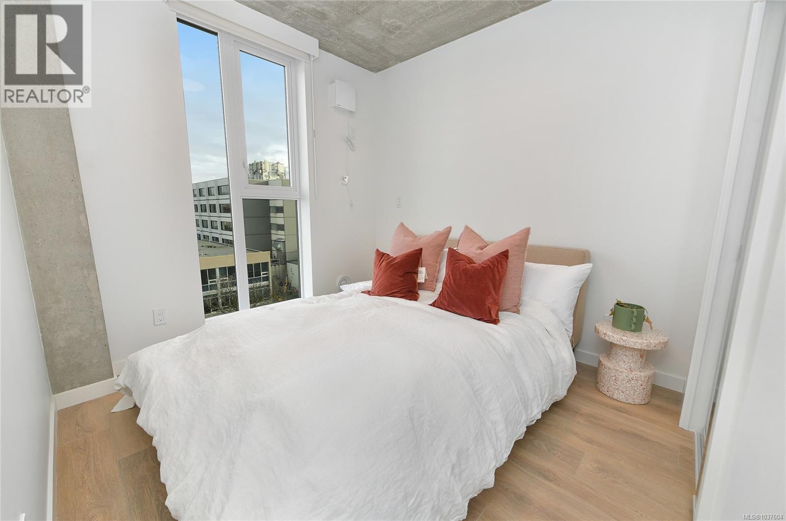 #705 1097 View St - 45