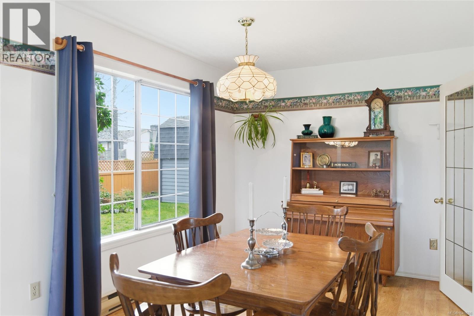 702 Forsyth Ave - 4