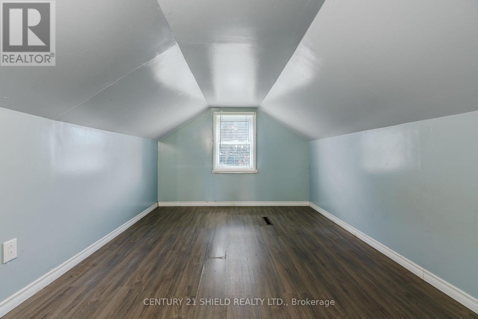 1245 NOTRE DAME STREET W - 27