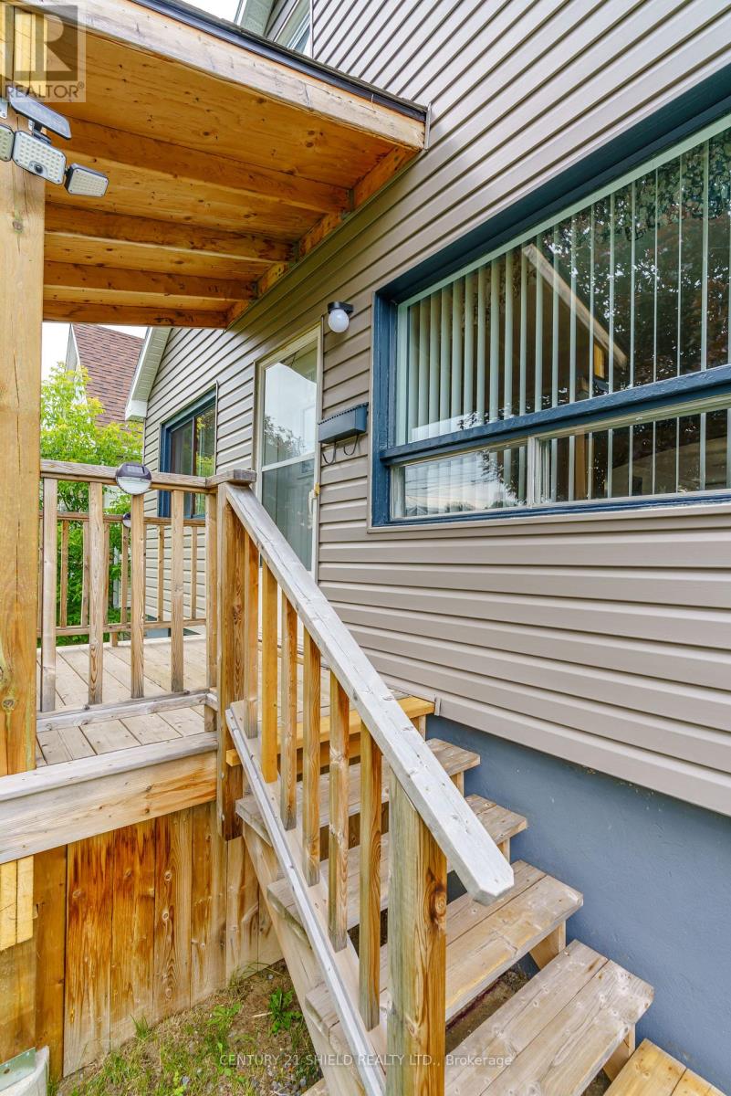 1245 NOTRE DAME STREET W - 3