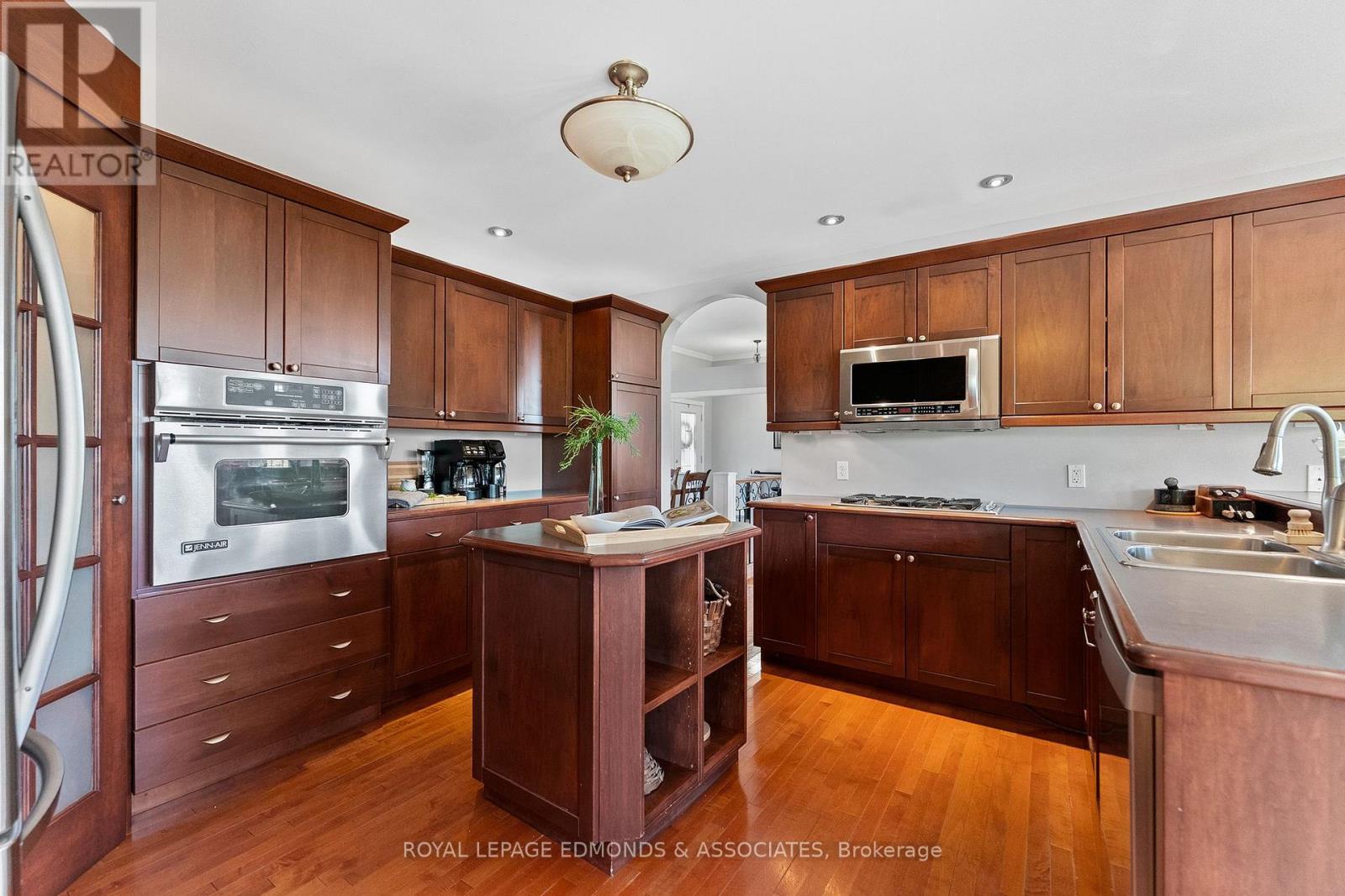 162 PLEASANT VIEW DRIVE - 13