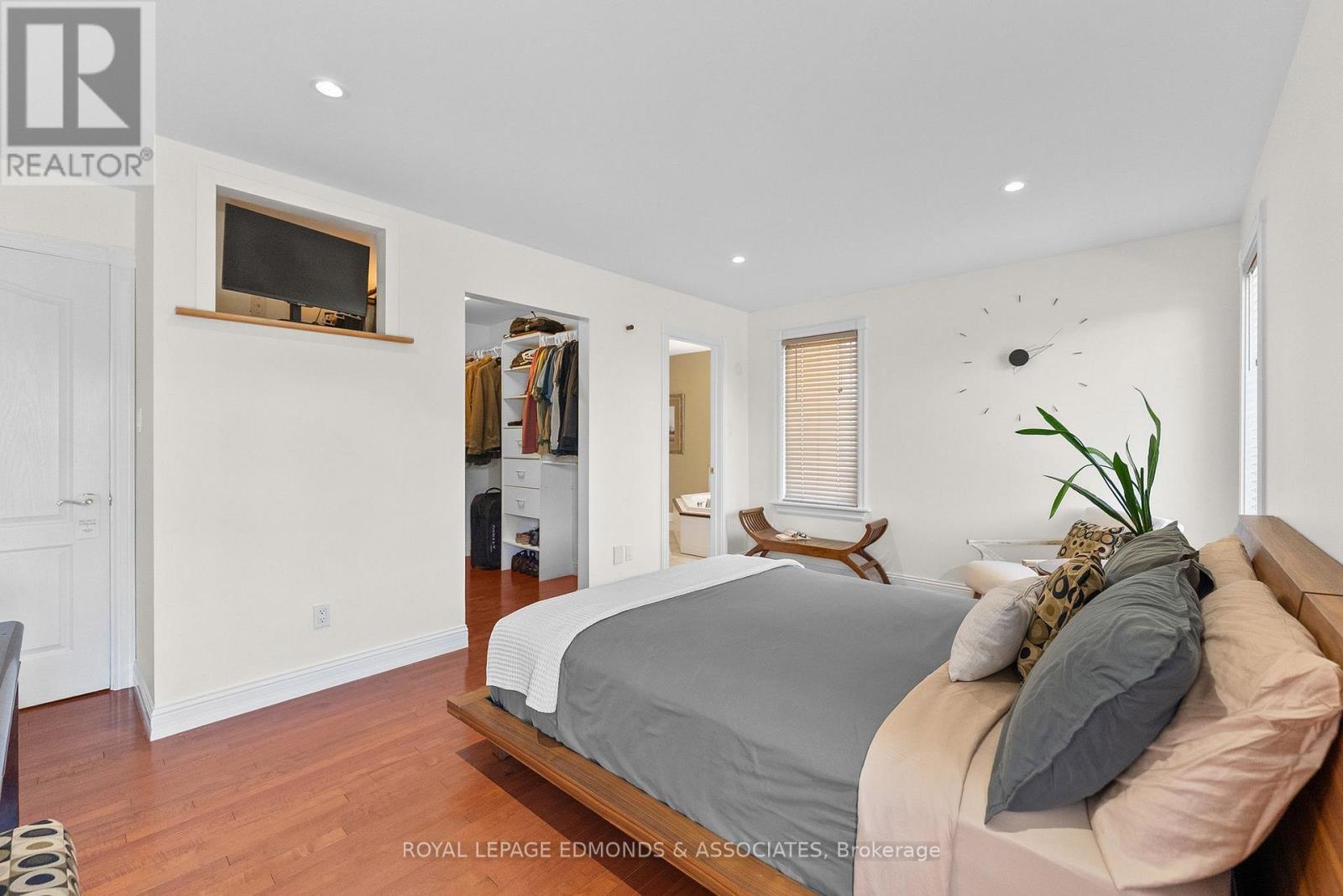 162 PLEASANT VIEW DRIVE - 19