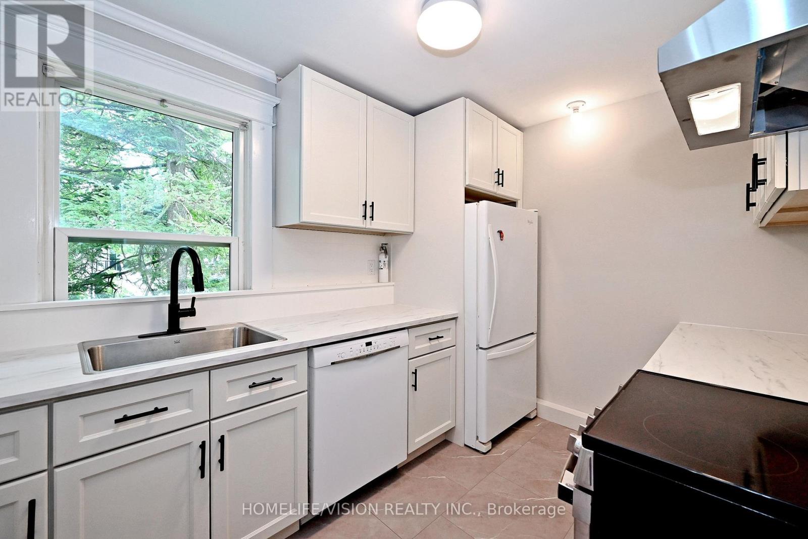135 ELGIN STREET N - 25