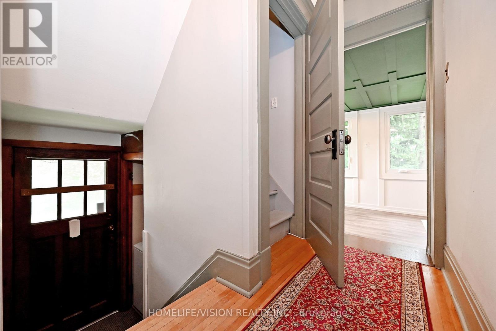 135 ELGIN STREET N - 34