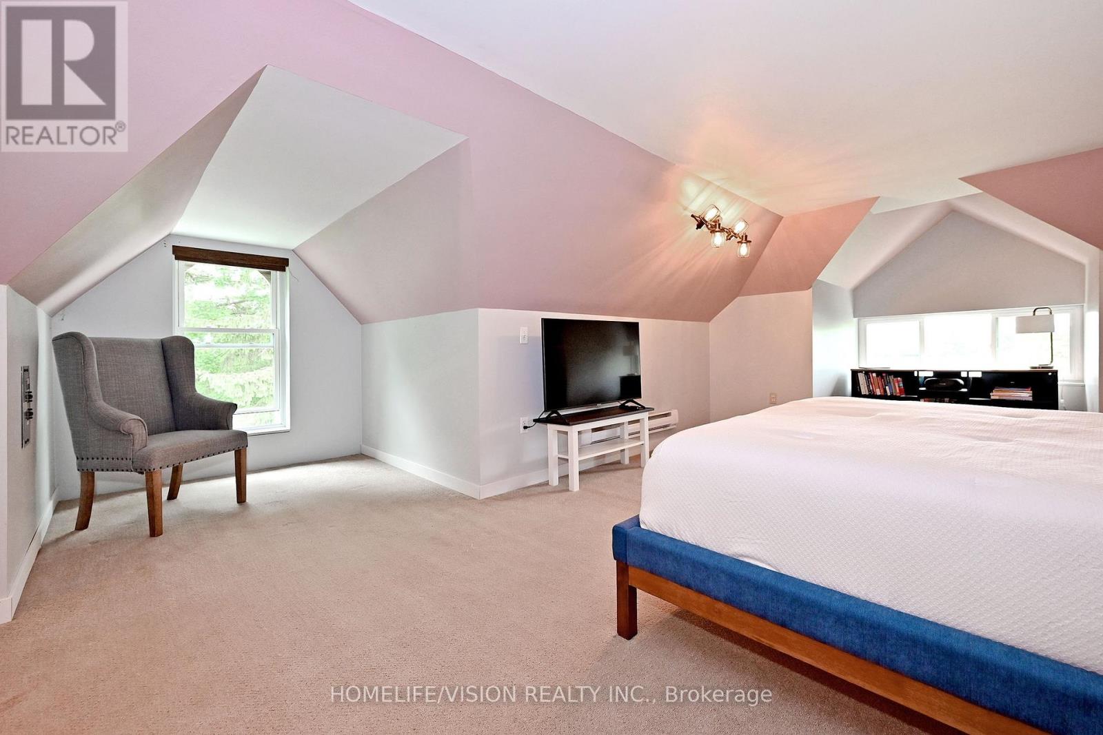 135 ELGIN STREET N - 36