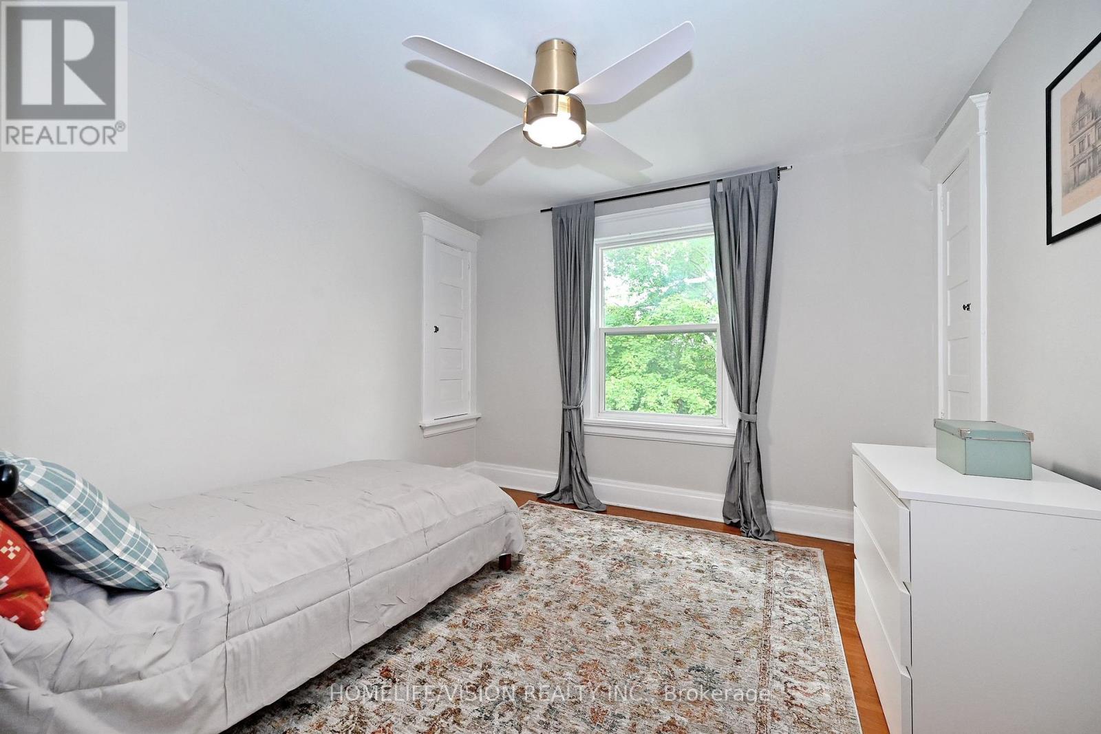 135 ELGIN STREET N - 30