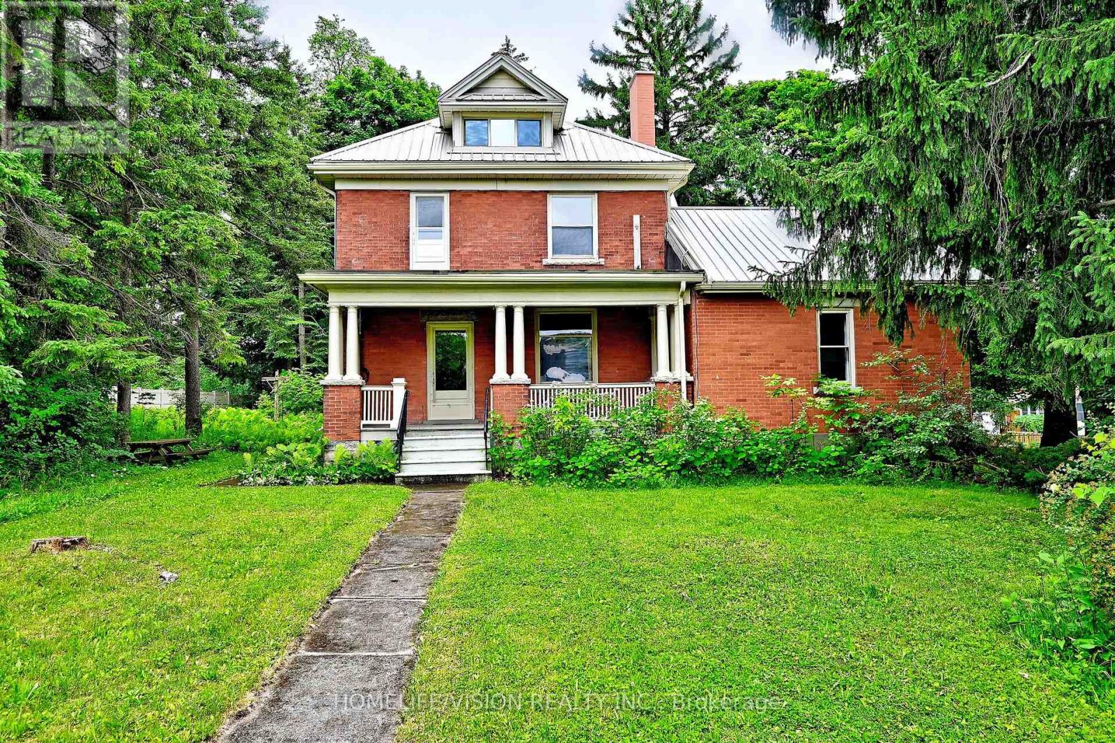 135 ELGIN STREET N - 4
