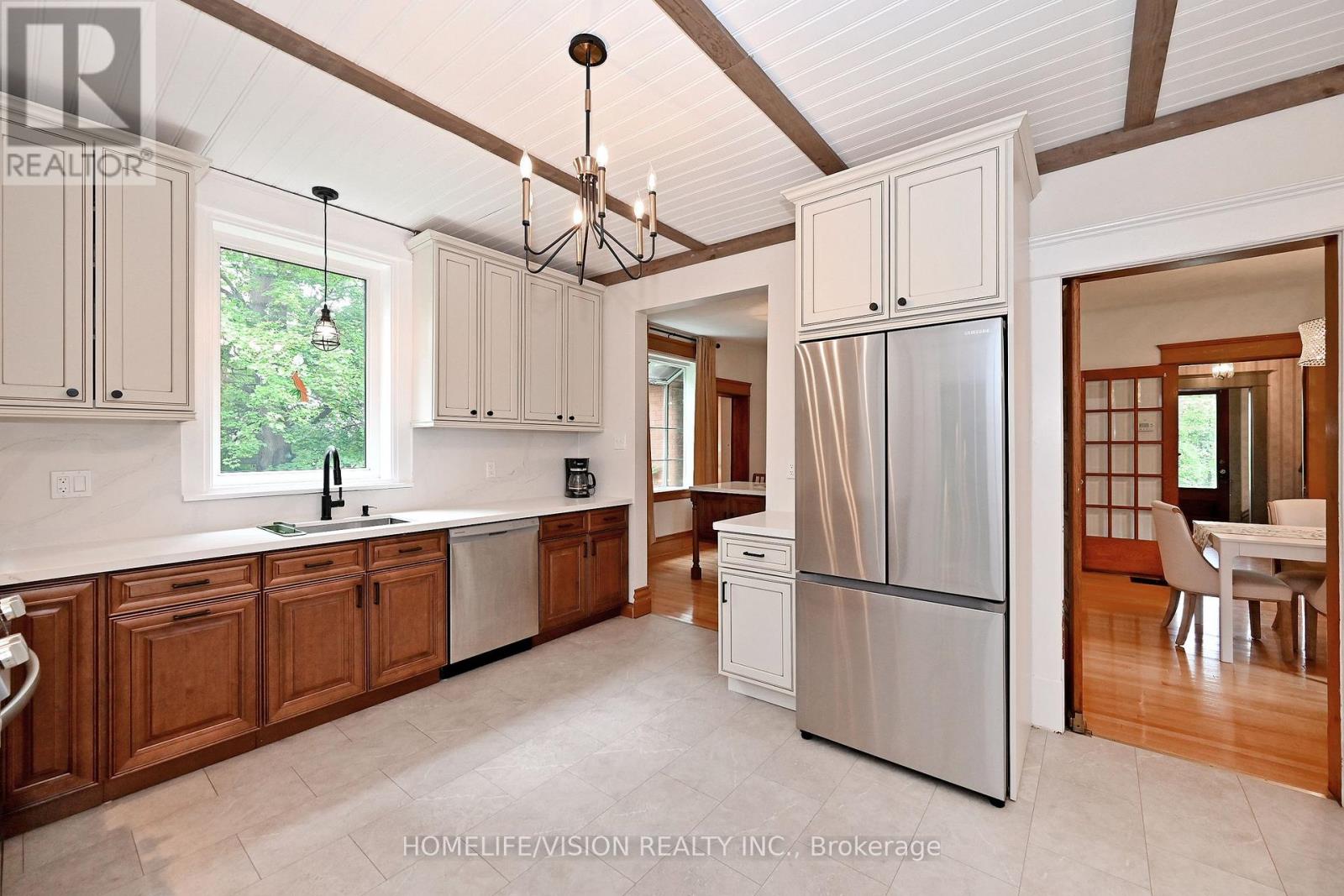 135 ELGIN STREET N - 13