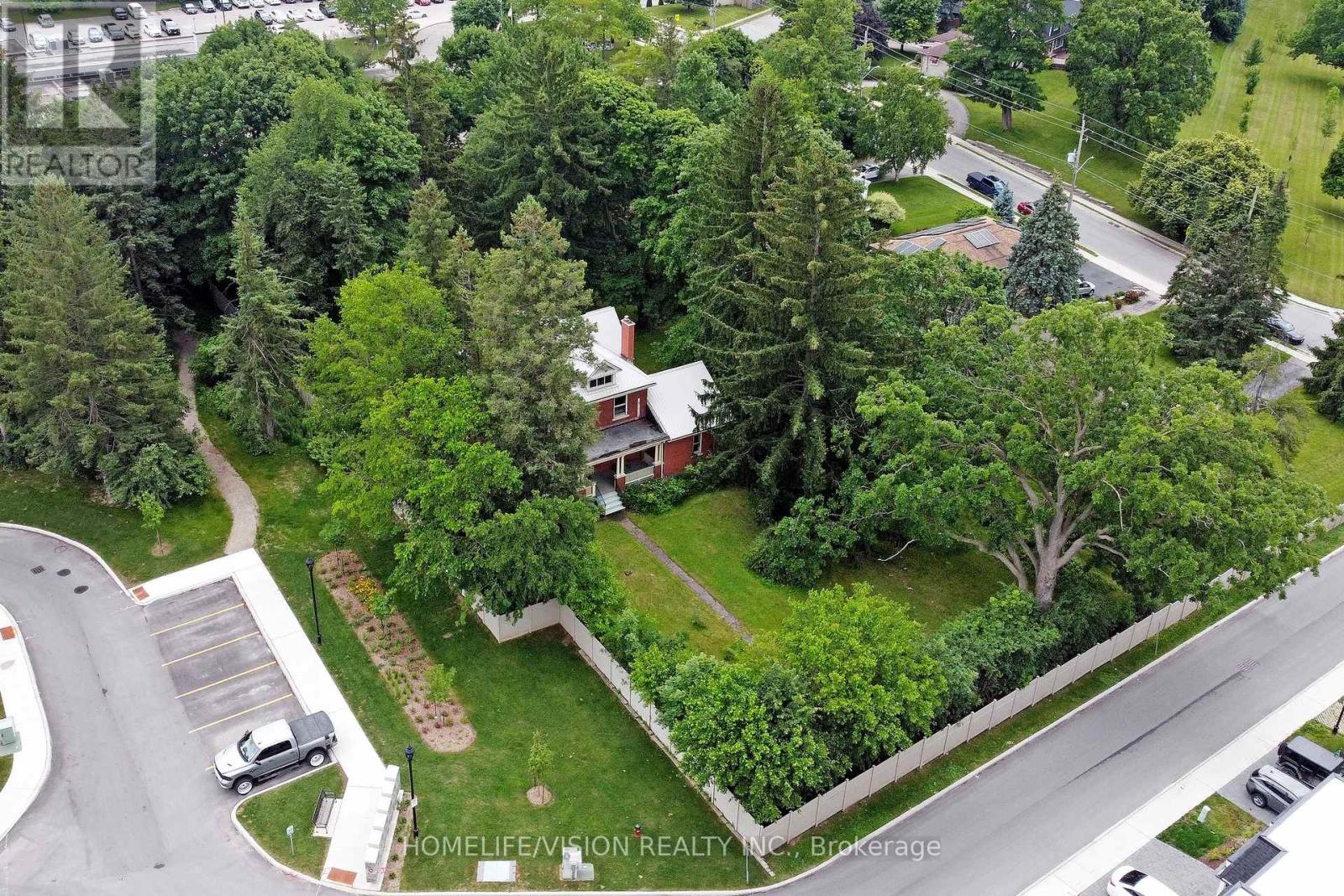 135 ELGIN STREET N - 44