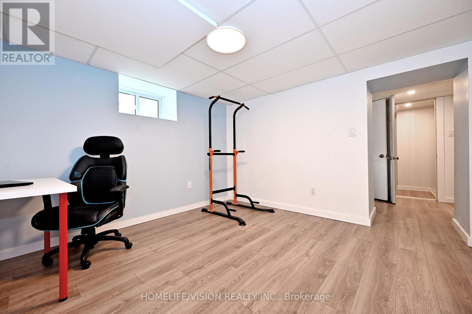 135 ELGIN STREET N - 37