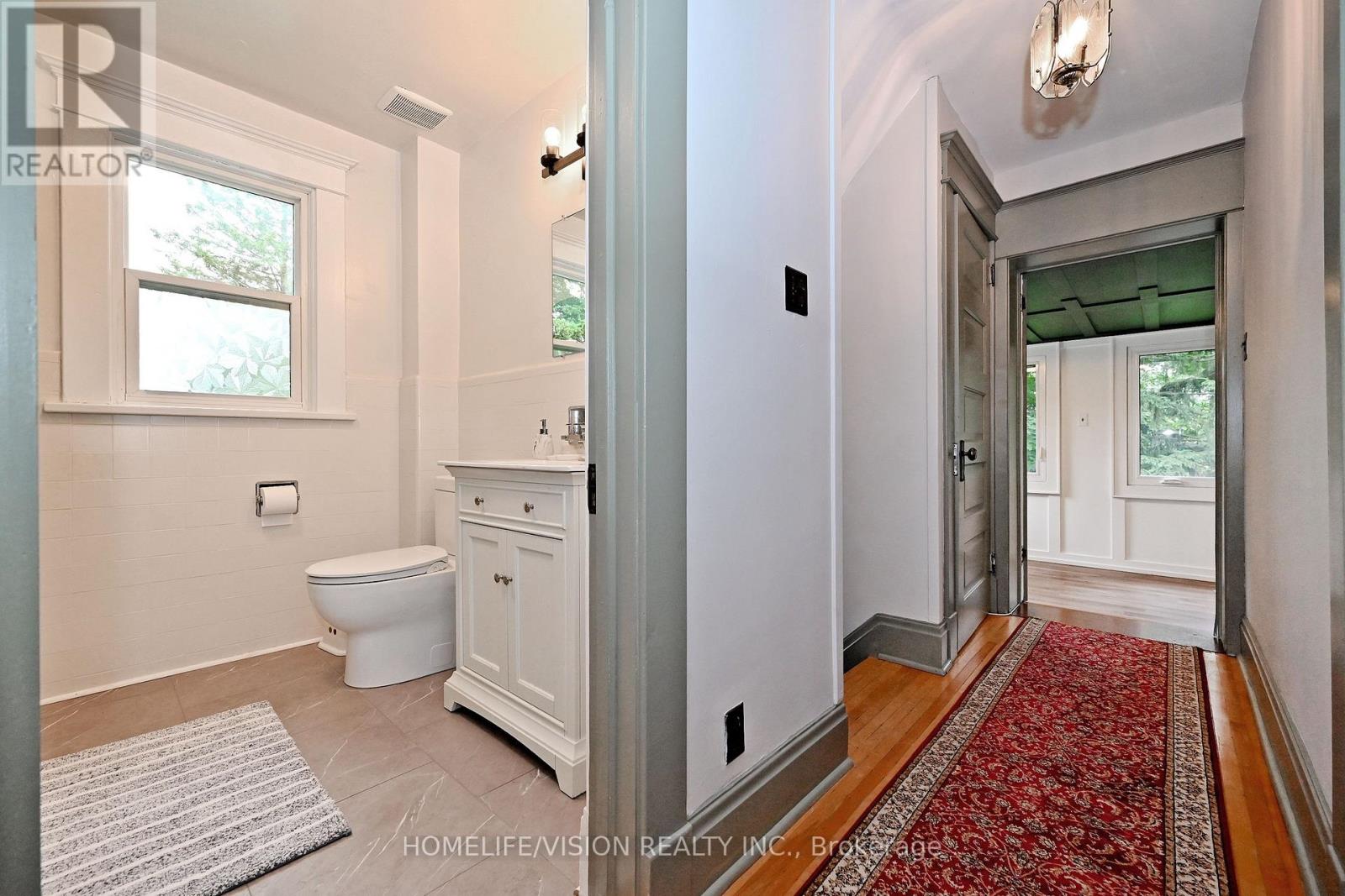 135 ELGIN STREET N - 32