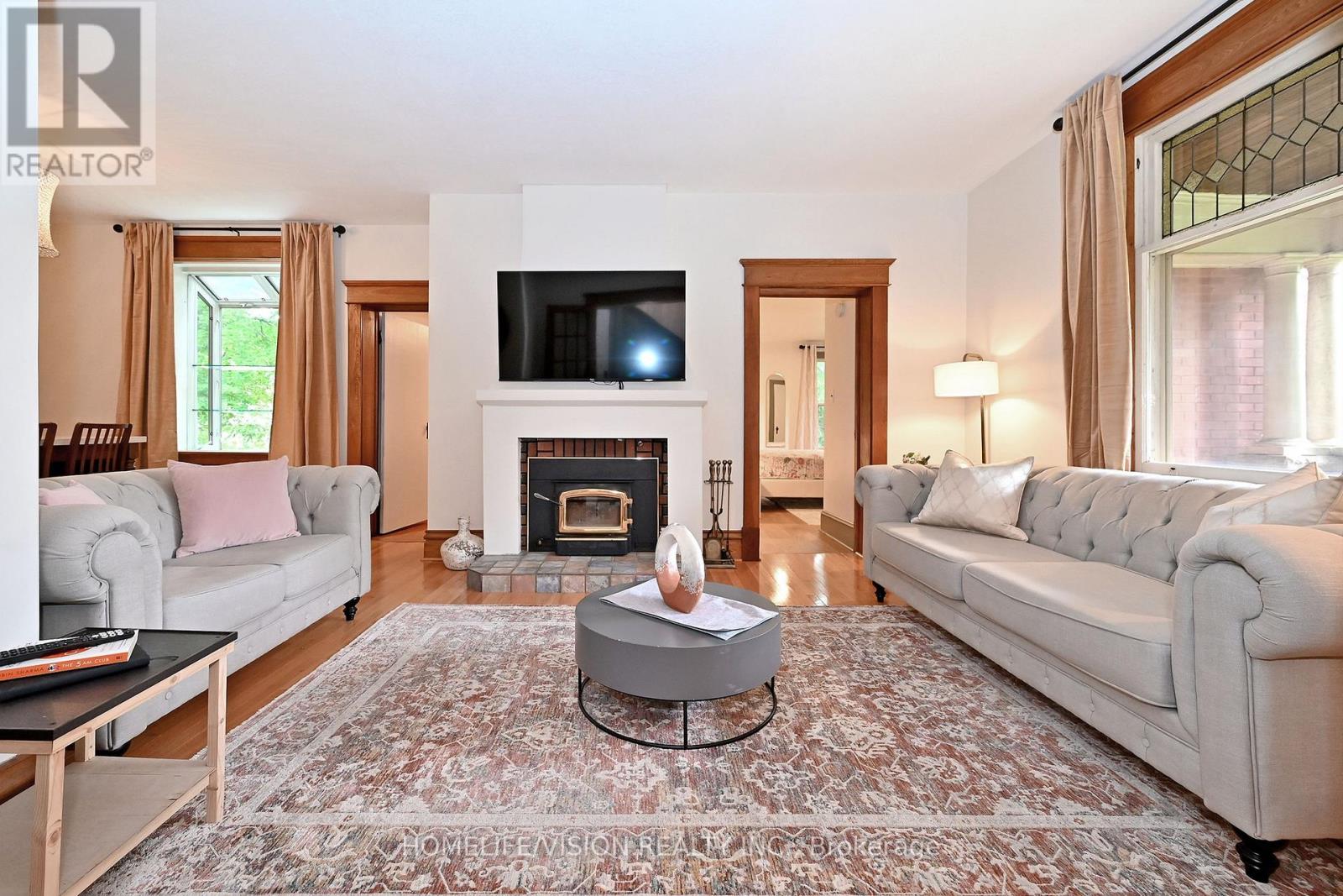135 ELGIN STREET N - 6