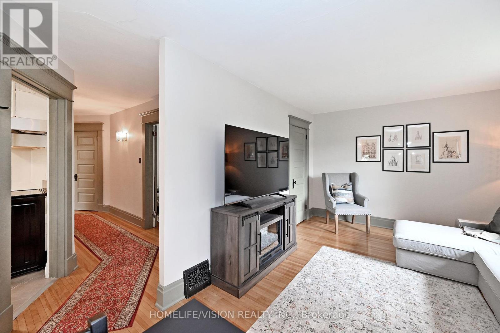135 ELGIN STREET N - 24