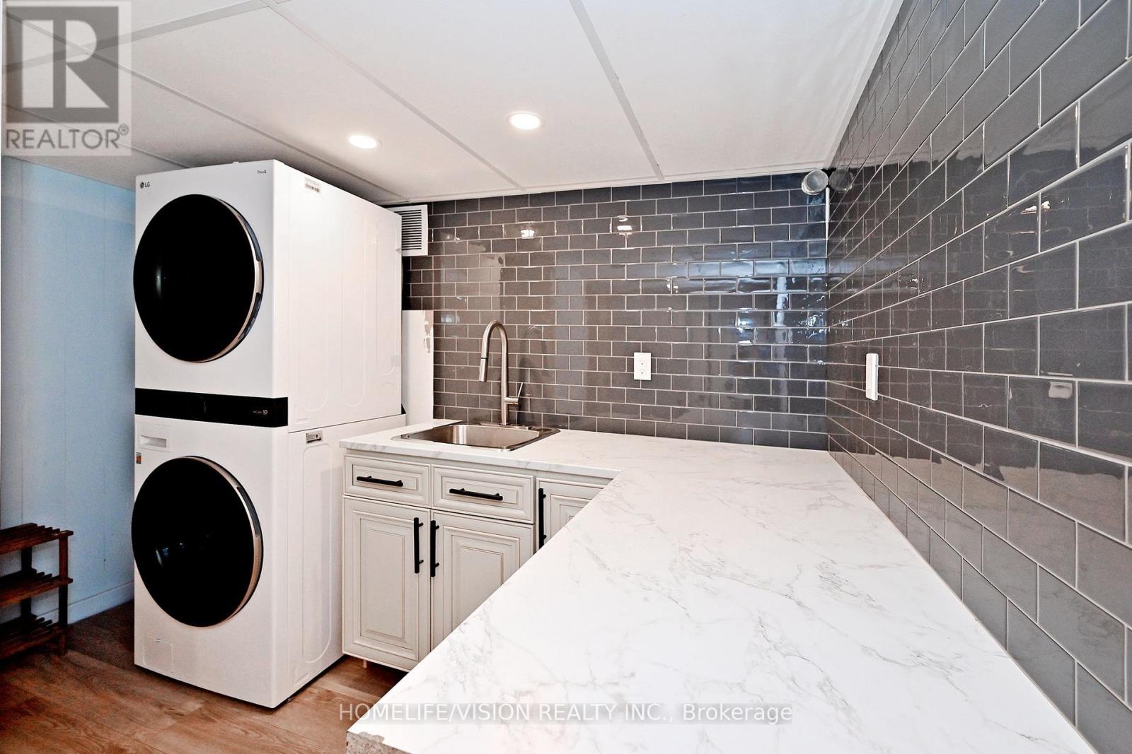 135 ELGIN STREET N - 39