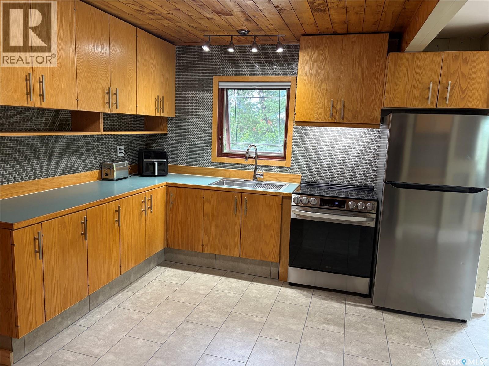 247 Elsa STREET - 3