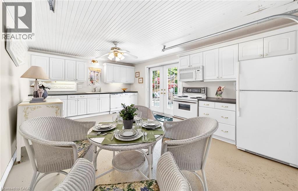 24-26 MAPLE Avenue - 46