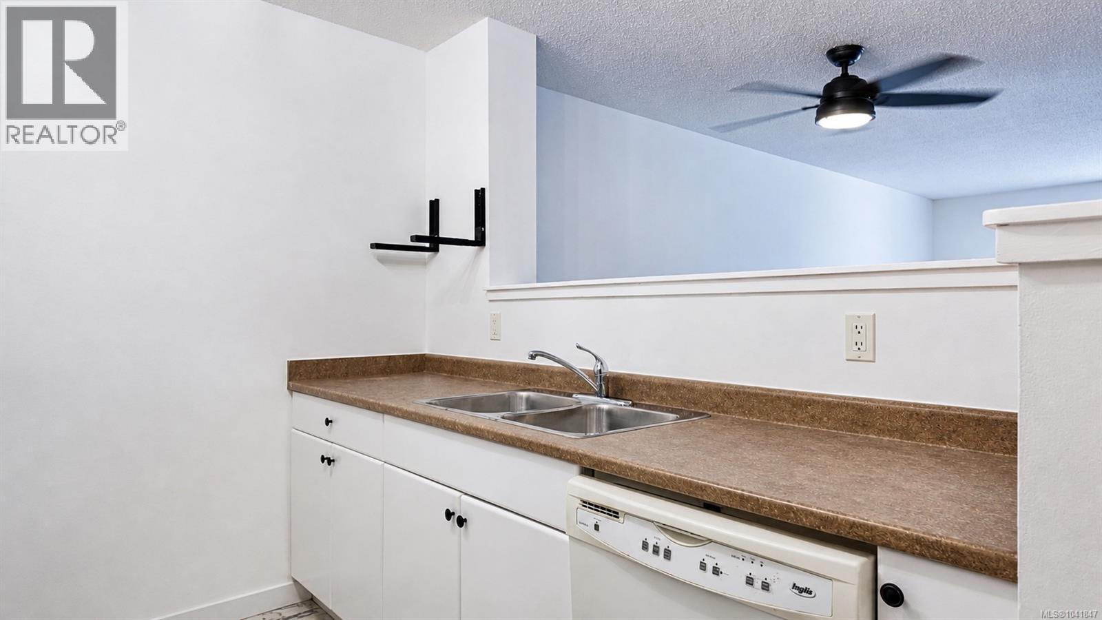 #112 824 Island Hwy S - 10