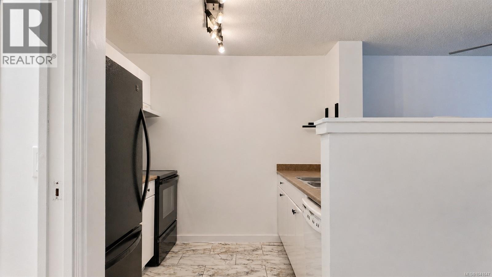 #112 824 Island Hwy S - 12