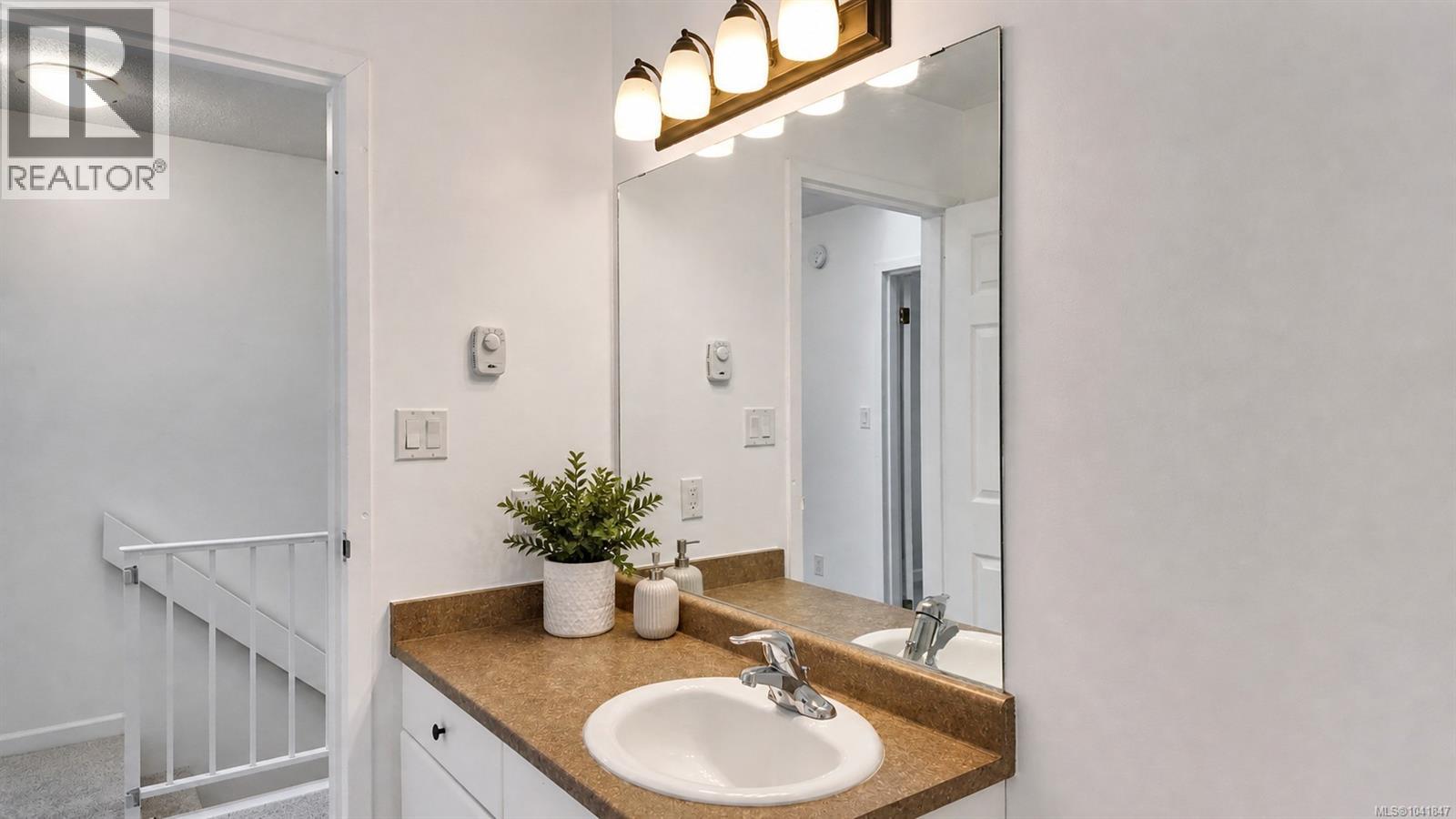 #112 824 Island Hwy S - 27