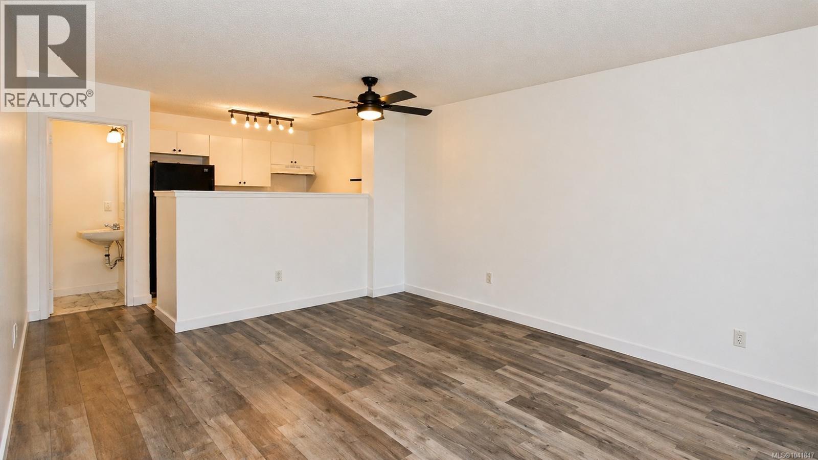 #112 824 Island Hwy S - 3