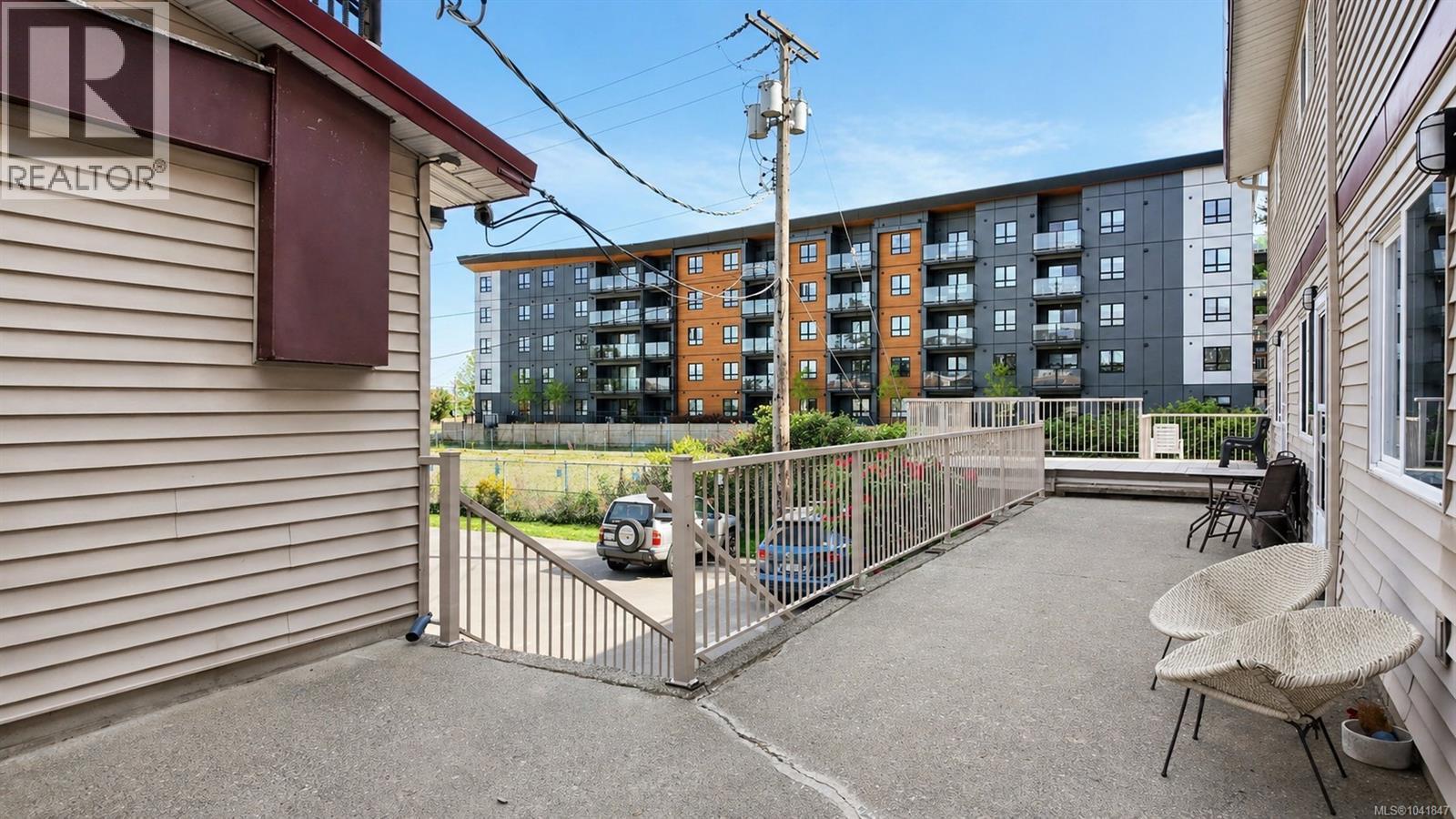 #112 824 Island Hwy S - 32