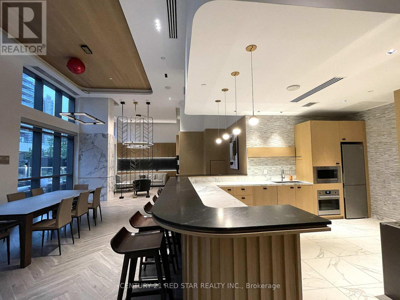 #316 65 ANNIE CRAIG DRIVE - 32