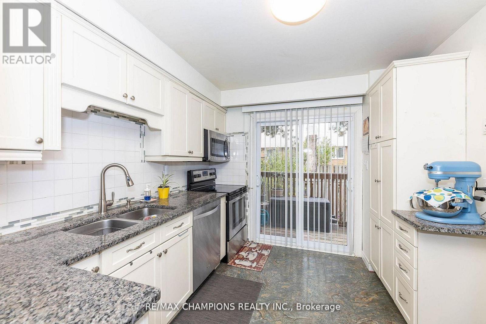#17 3525 BRANDON GATE DRIVE - 9