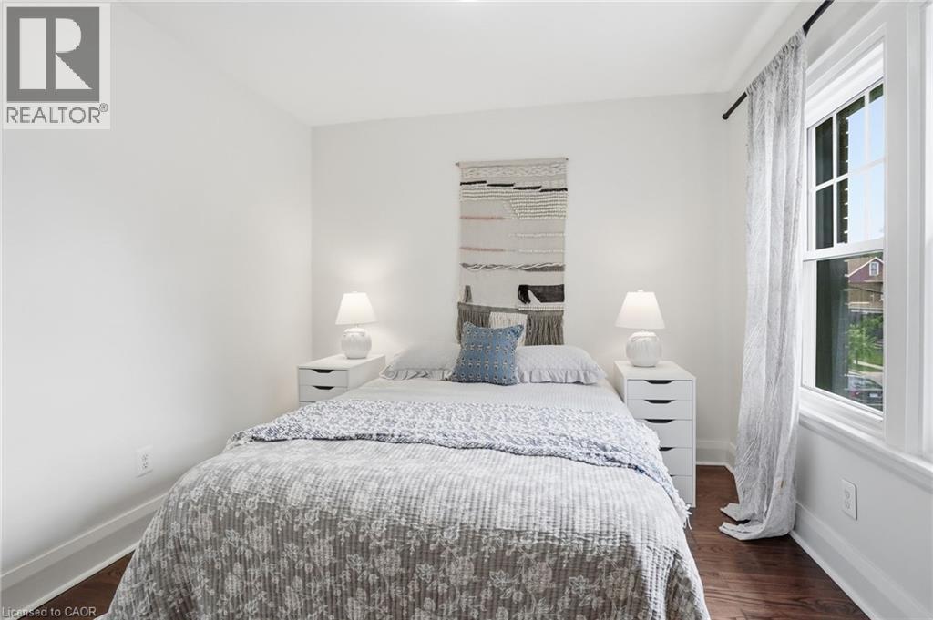 17 TUXEDO Avenue S - 31