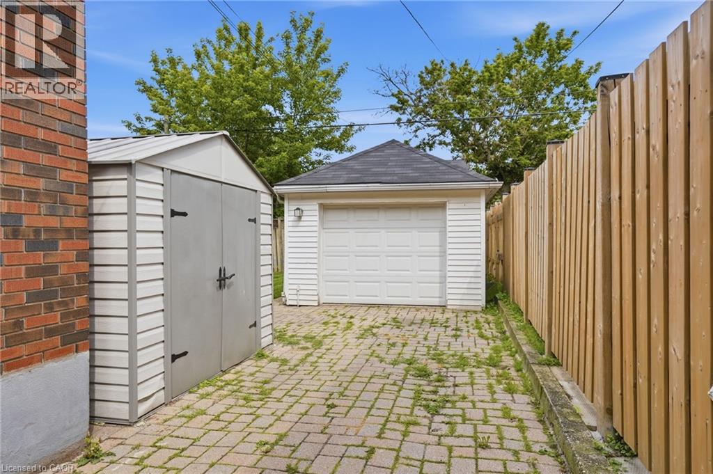 17 TUXEDO Avenue S - 48