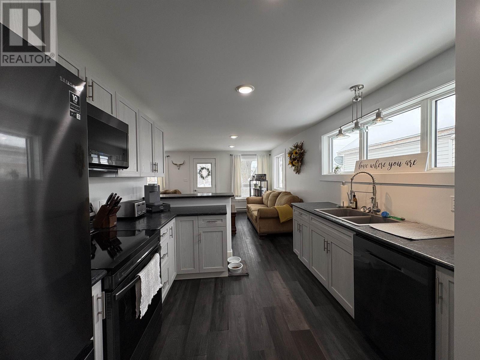 1026 Third ST E - 12
