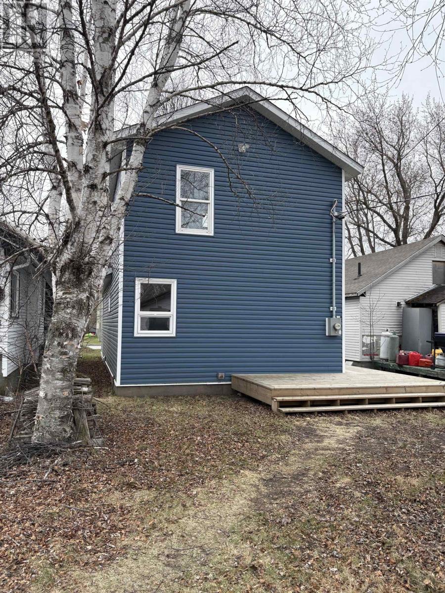1026 Third ST E - 32