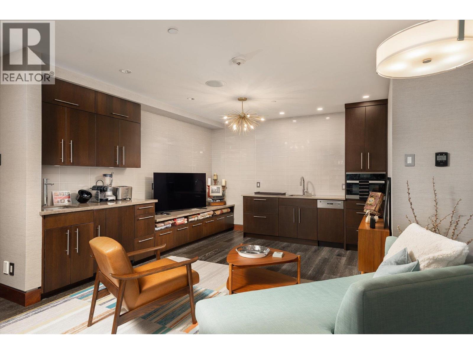 #19 180 Sheerwater Court - 46