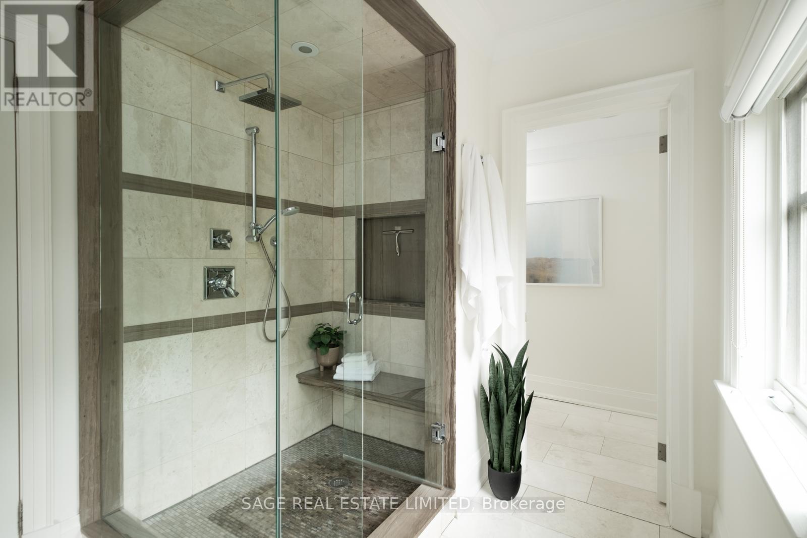 #3D 319 LONSDALE ROAD - 28