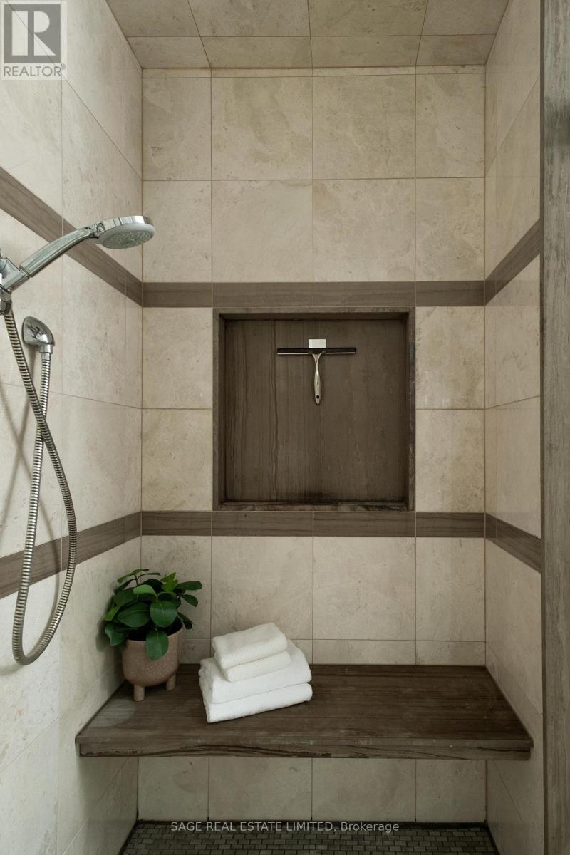 #3D 319 LONSDALE ROAD - 29