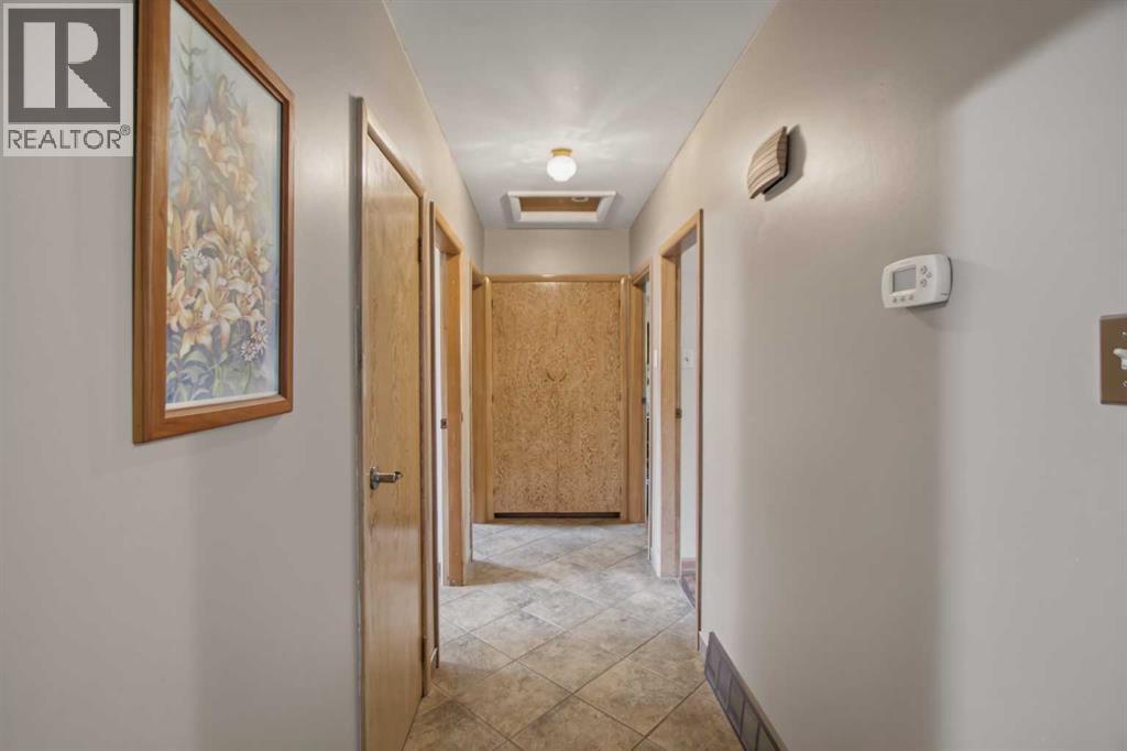 2026 27 Street SE - 13