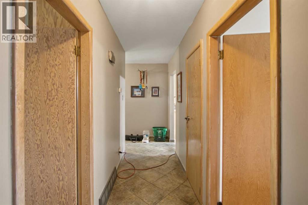 2026 27 Street SE - 12