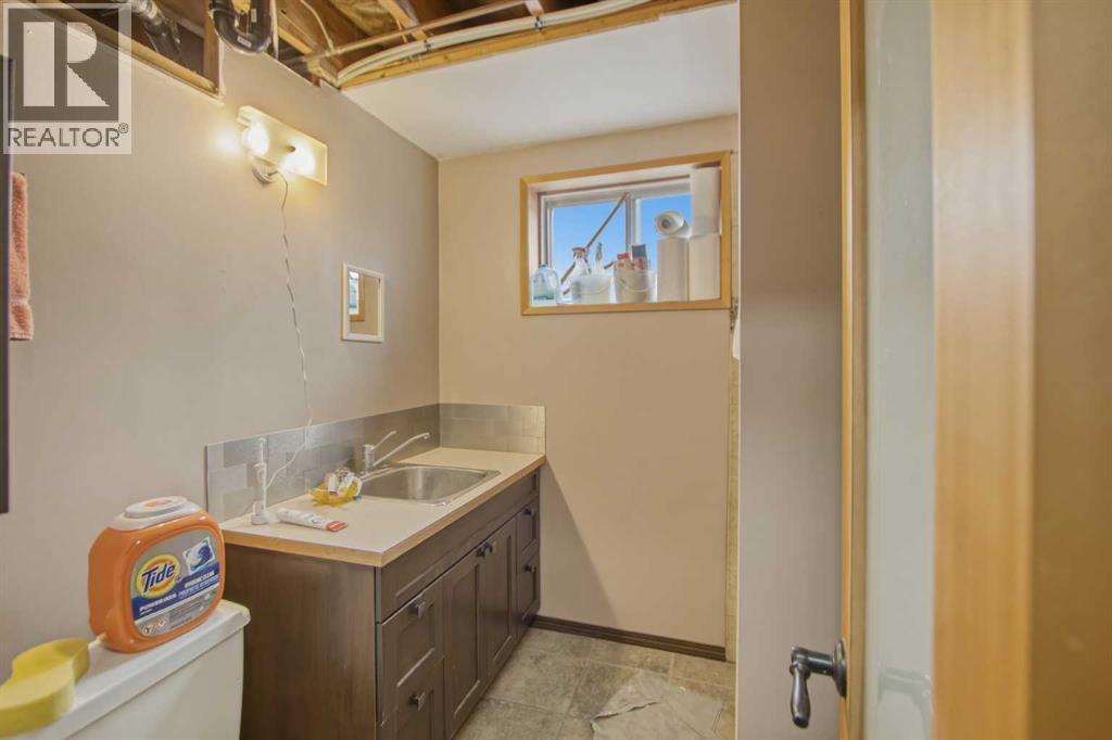 2026 27 Street SE - 25