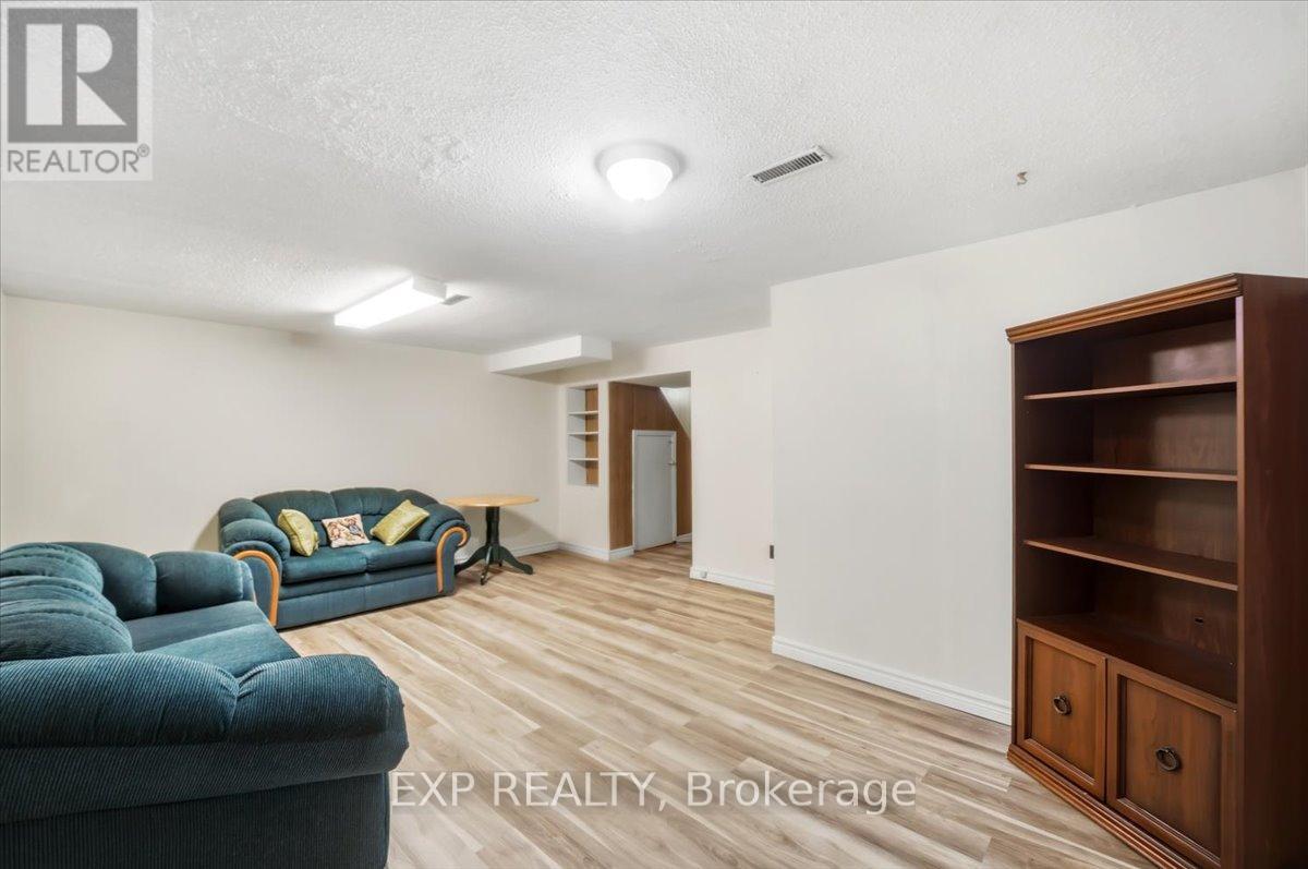 102 RED RIVER CRESCENT - 13