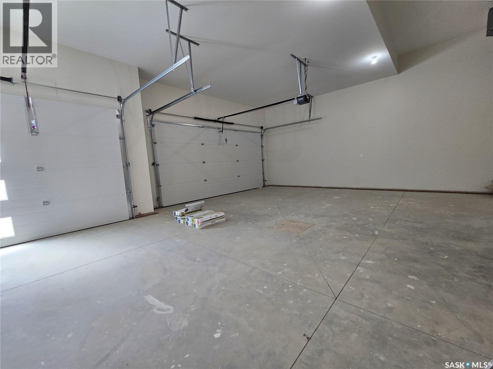 44 KENNEY CRESCENT - 26
