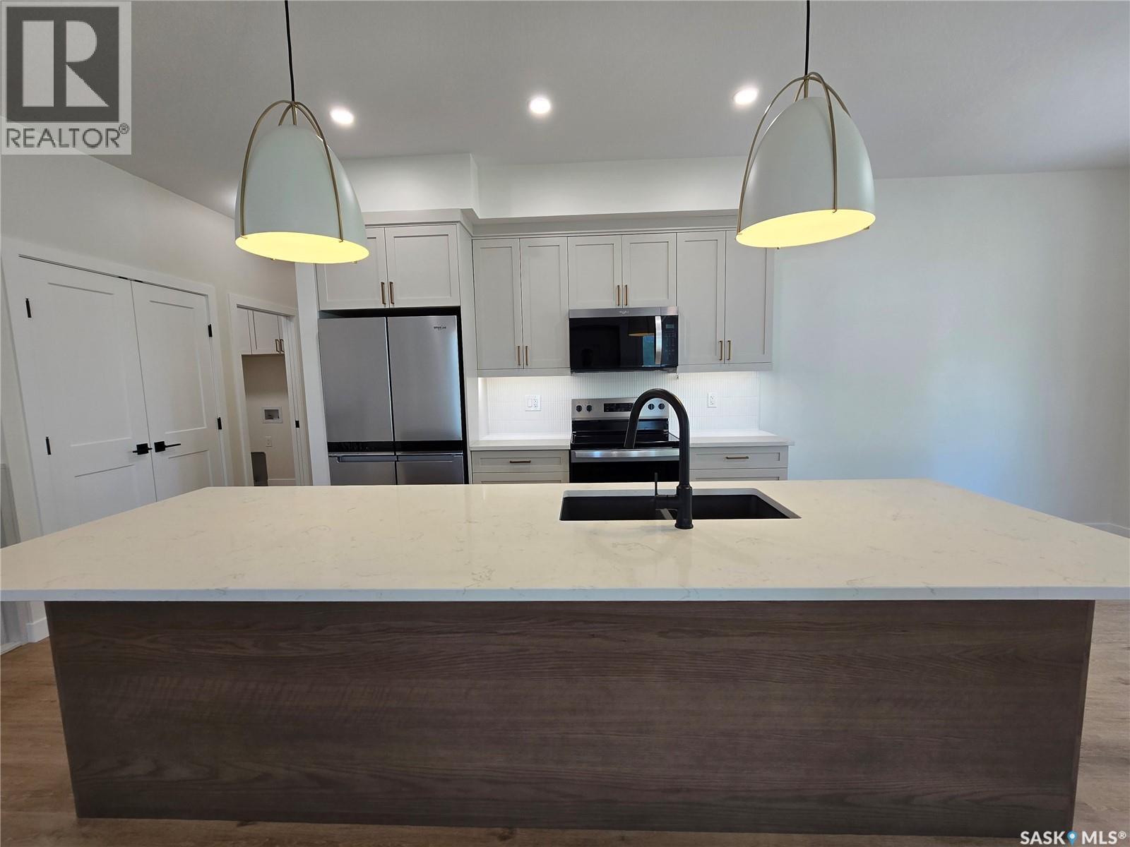 44 KENNEY CRESCENT - 5